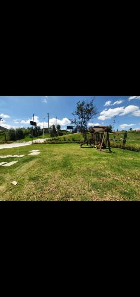 Vive un alojamiento privado, en una área tranquila con espacio verde